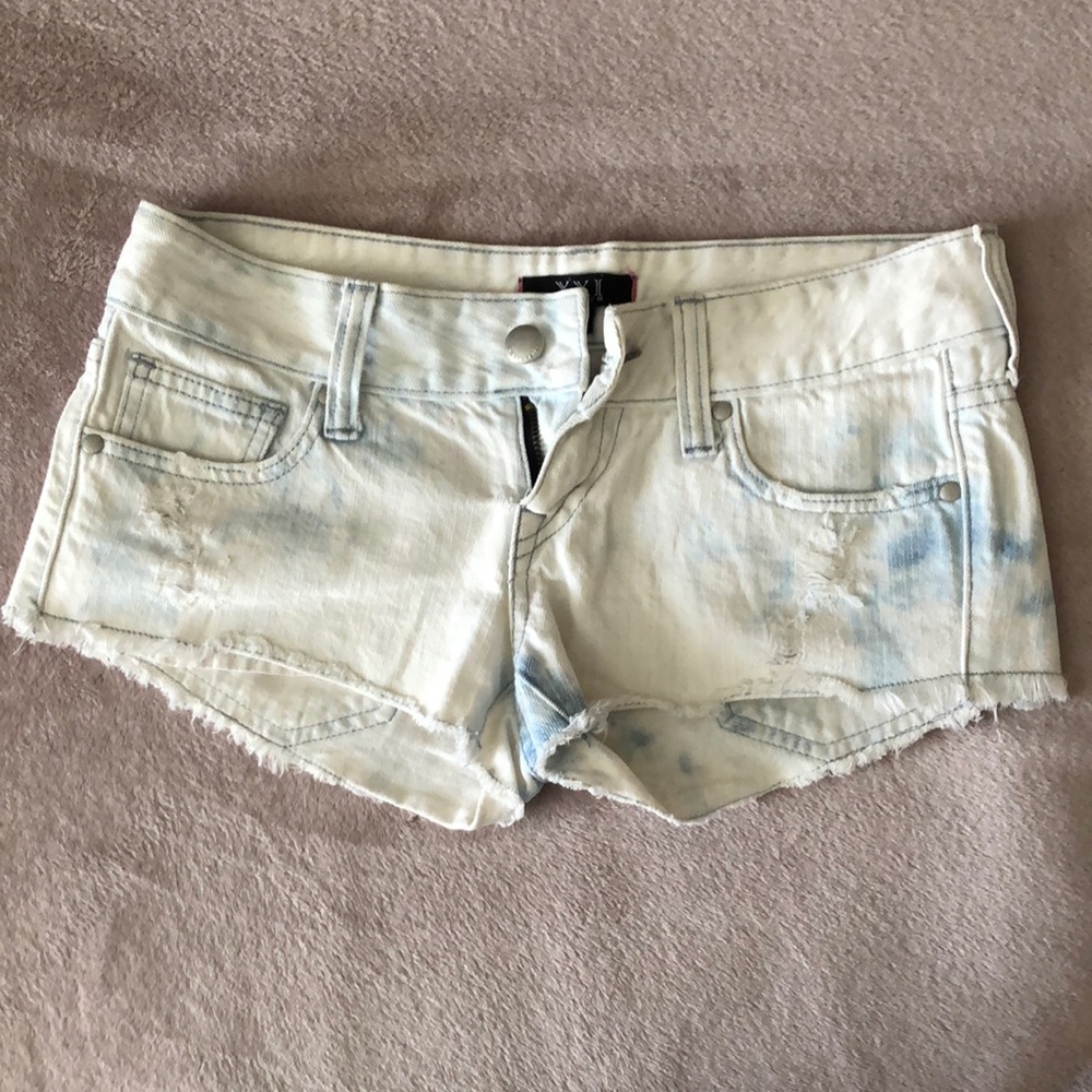 Jean shorts 🤍🦋